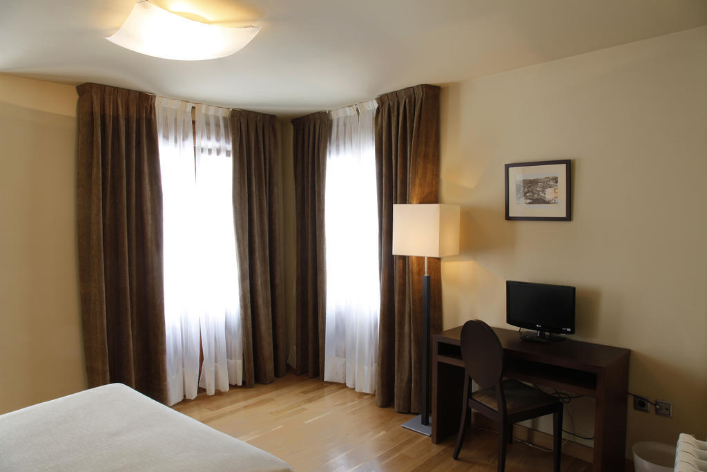 Hotel Baltico Luarca Rum bild