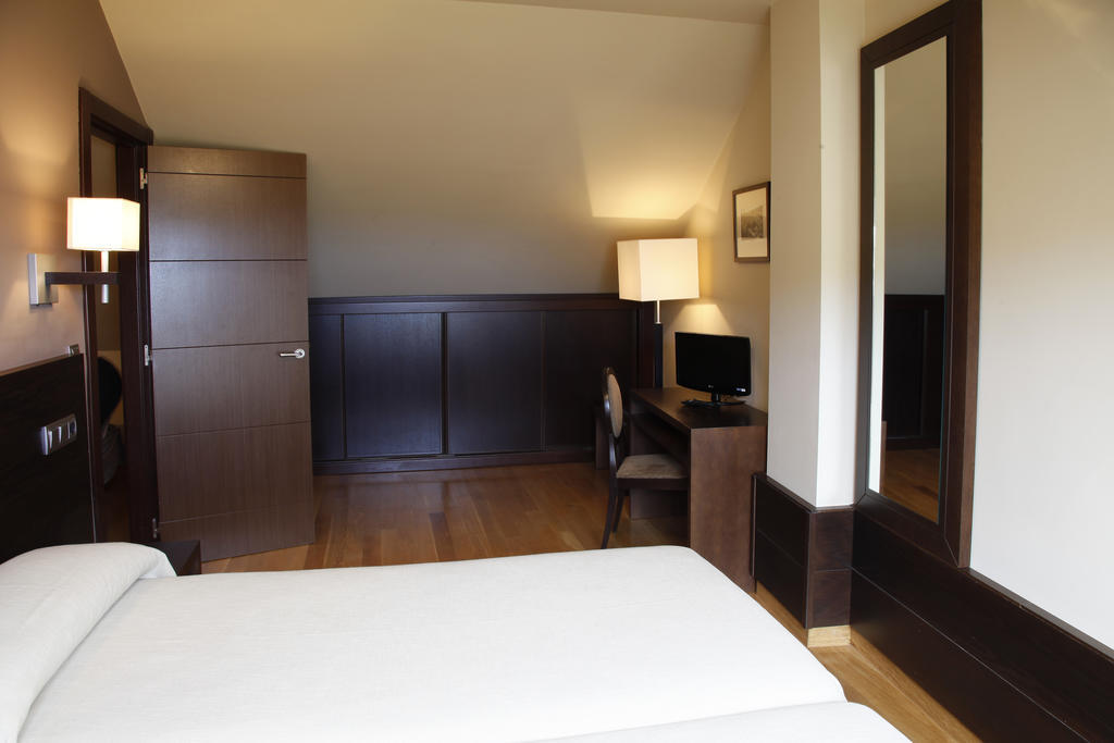 Hotel Baltico Luarca Rum bild