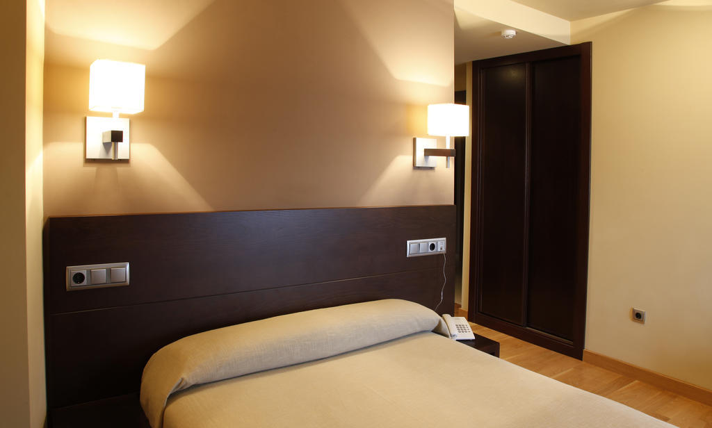 Hotel Baltico Luarca Rum bild